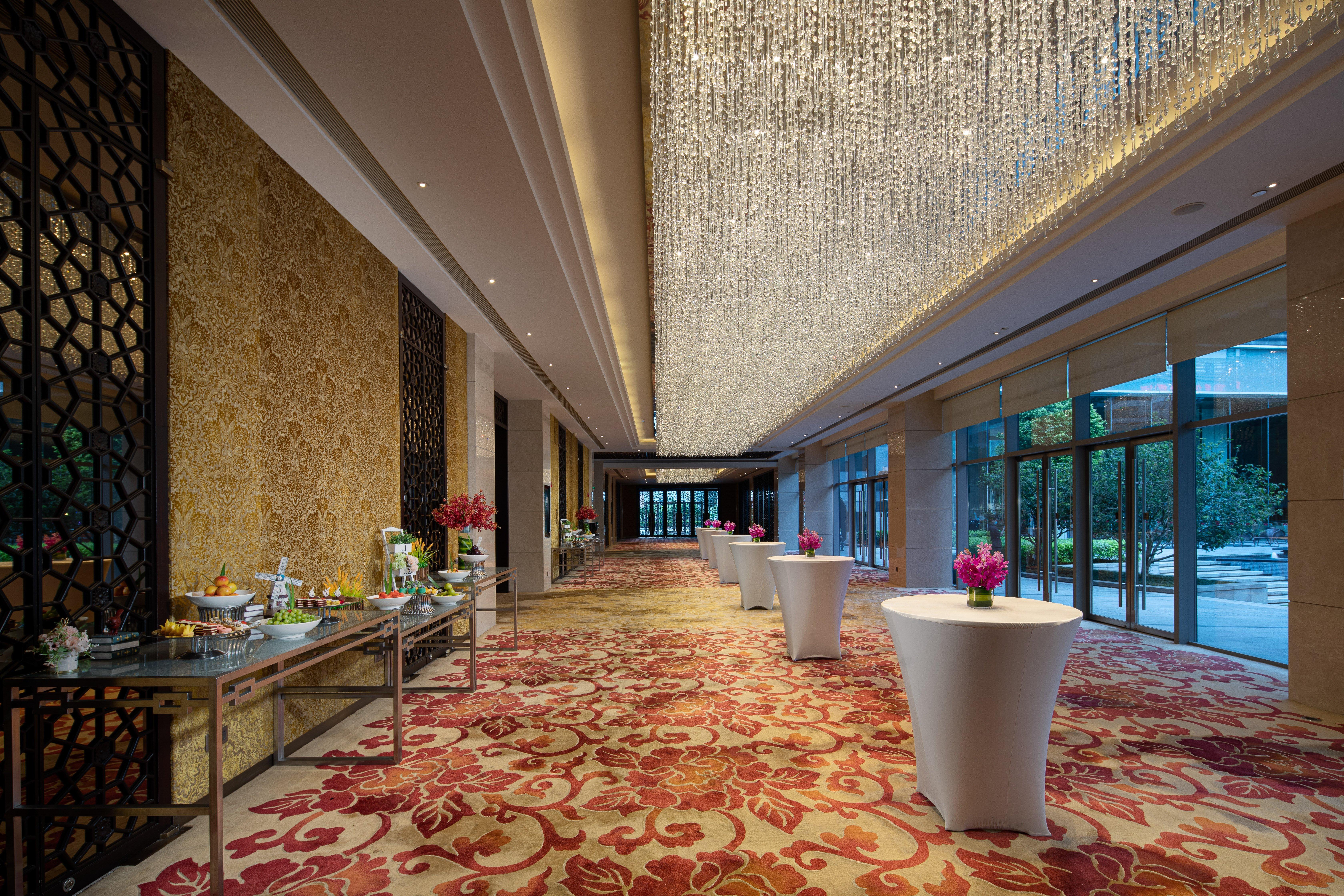 Crowne Plaza Guangzhou Huadu By Ihg - Free Shuttle Bus Between Hotel To Exhibition Center During Canton Fair Экстерьер фото